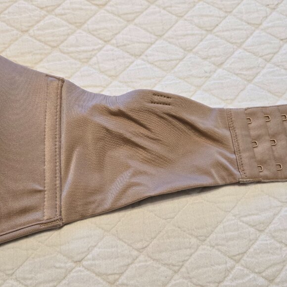 Pre-loved VS Bombshell Bra - Picture 4 of 13